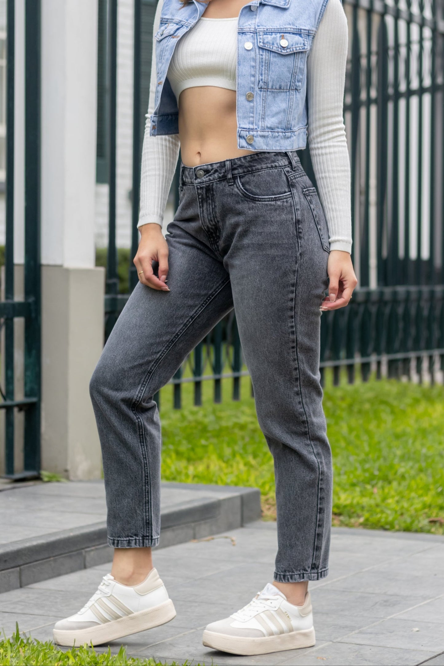 MOM JEANS
